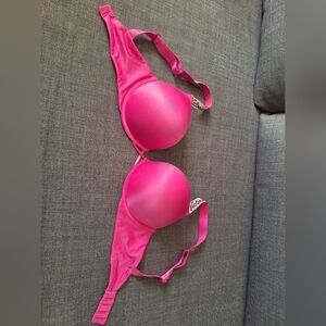 Victoria's Secret Heavy Push Up Bra 32 D
